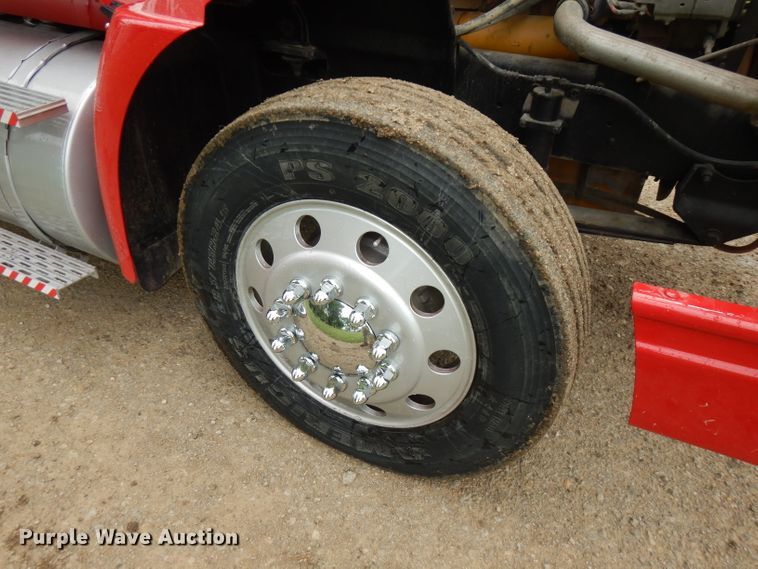 image for item FN9316 2000 International 9400i  semi truck