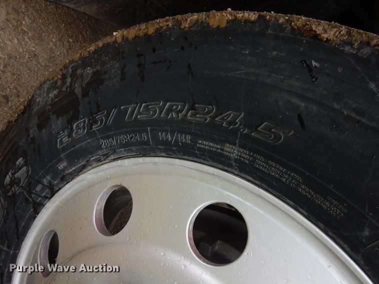 image for item FN9316 2000 International 9400i  semi truck