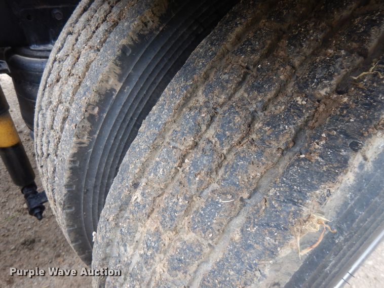 image for item FN9316 2000 International 9400i  semi truck