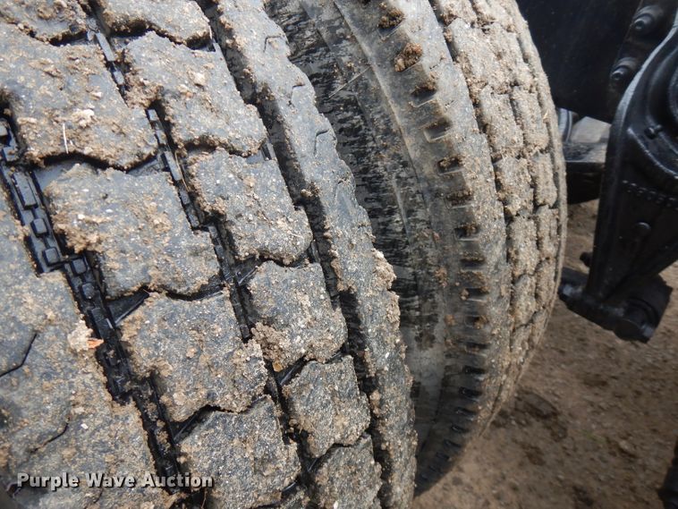 image for item FN9316 2000 International 9400i  semi truck