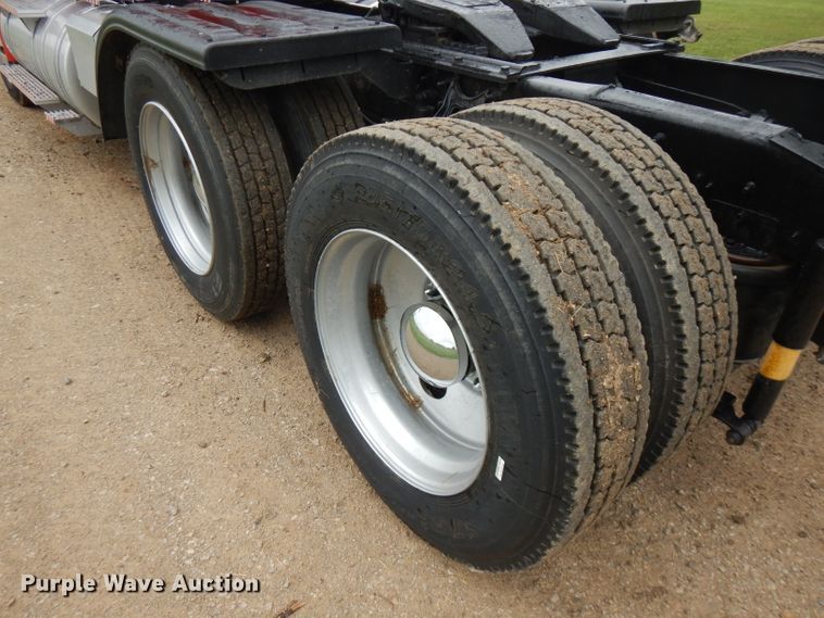 image for item FN9316 2000 International 9400i  semi truck