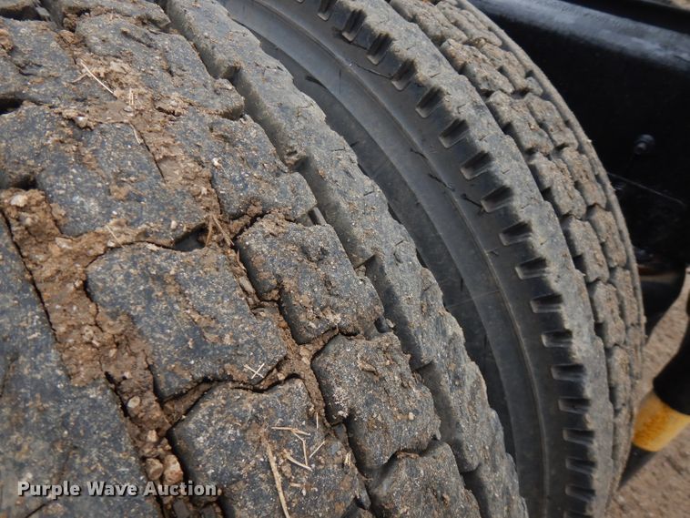 image for item FN9316 2000 International 9400i  semi truck