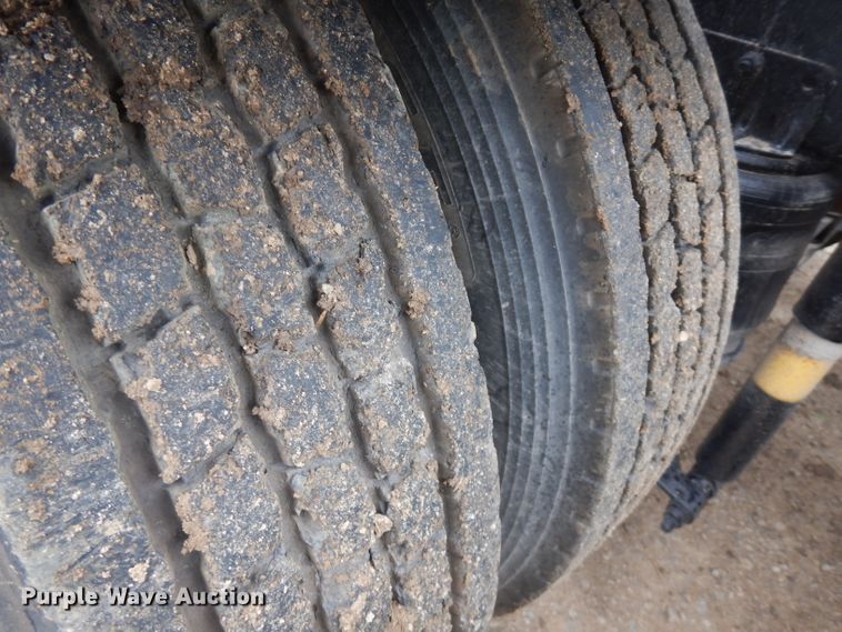 image for item FN9316 2000 International 9400i  semi truck