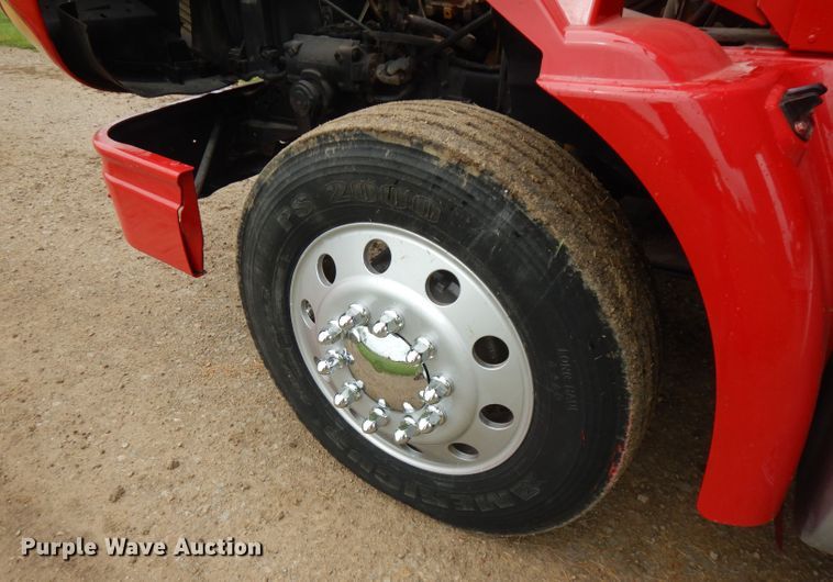 image for item FN9316 2000 International 9400i  semi truck