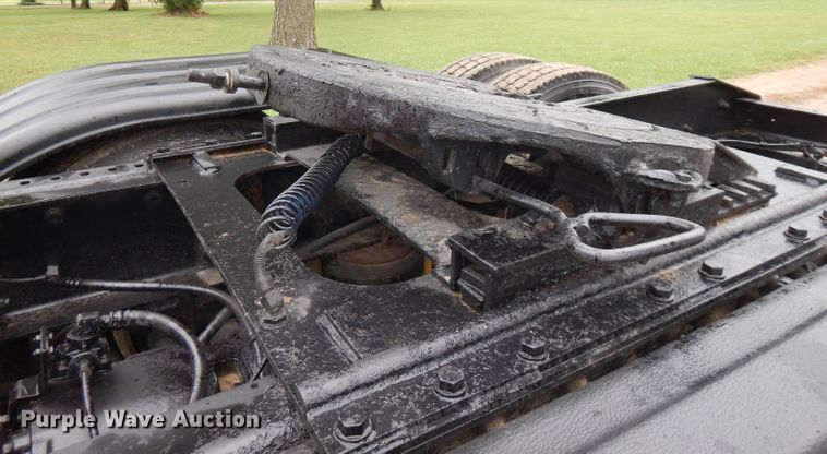 image for item FN9316 2000 International 9400i  semi truck