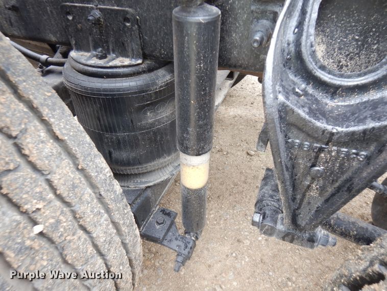 image for item FN9316 2000 International 9400i  semi truck