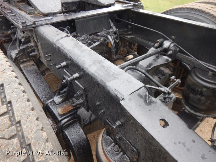 image for item FN9316 2000 International 9400i  semi truck