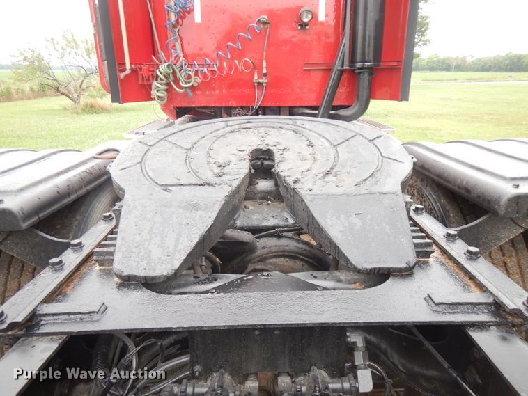 image for item FN9316 2000 International 9400i  semi truck