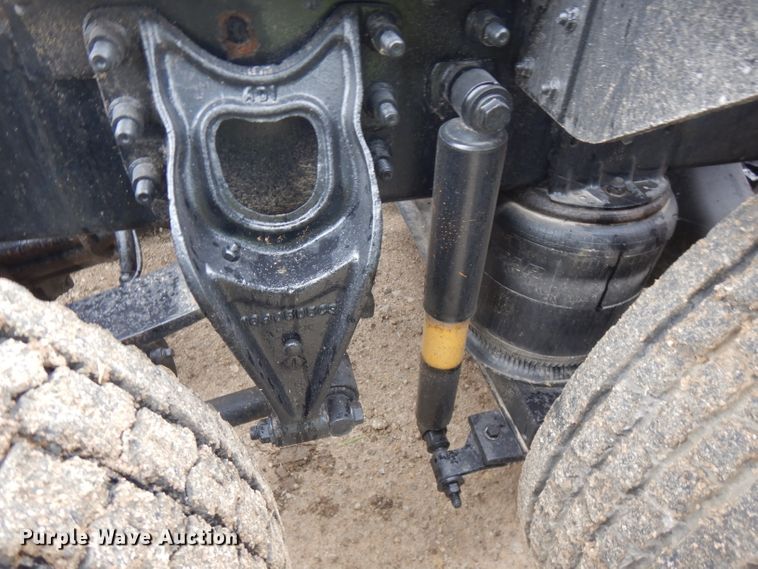 image for item FN9316 2000 International 9400i  semi truck