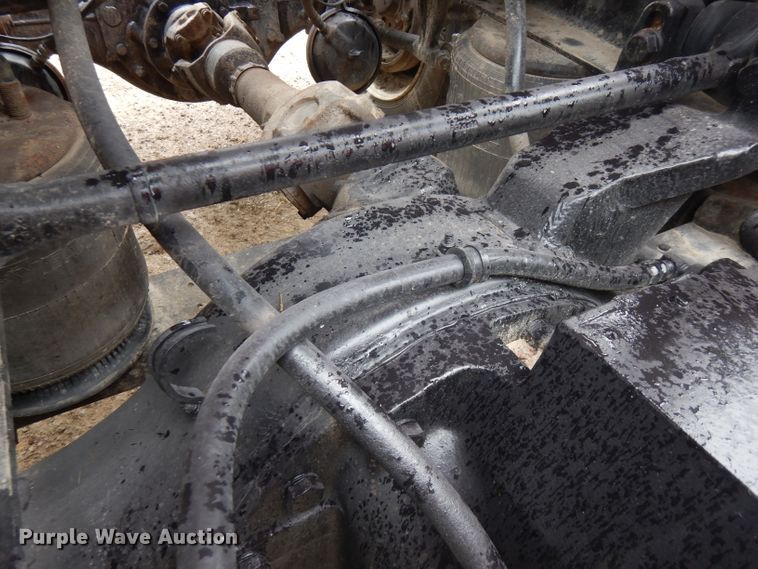 image for item FN9316 2000 International 9400i  semi truck