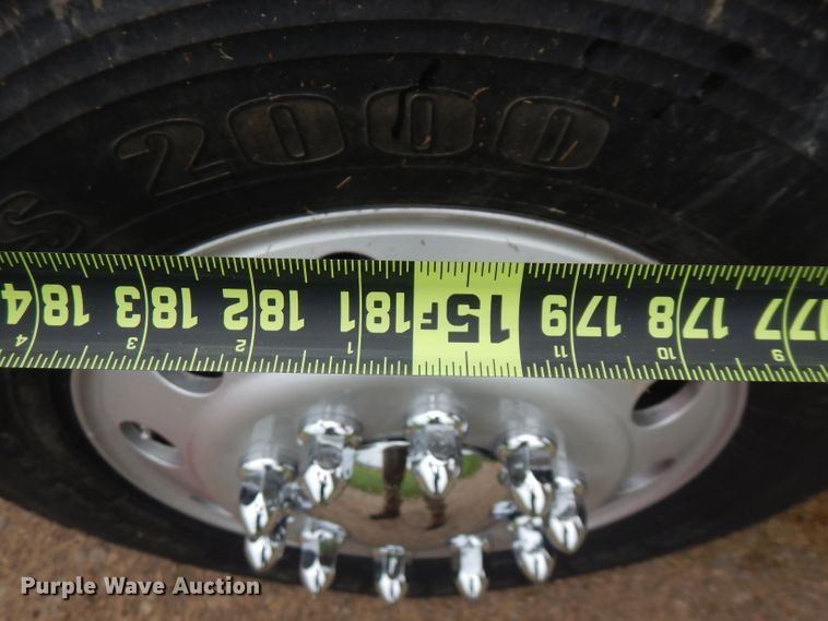 image for item FN9316 2000 International 9400i  semi truck