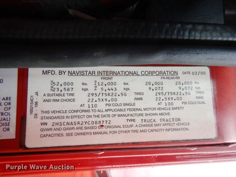 image for item FN9316 2000 International 9400i  semi truck