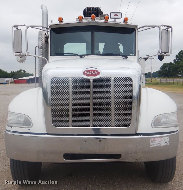 image for item GM9059 2012 Peterbilt 337  tire service truck