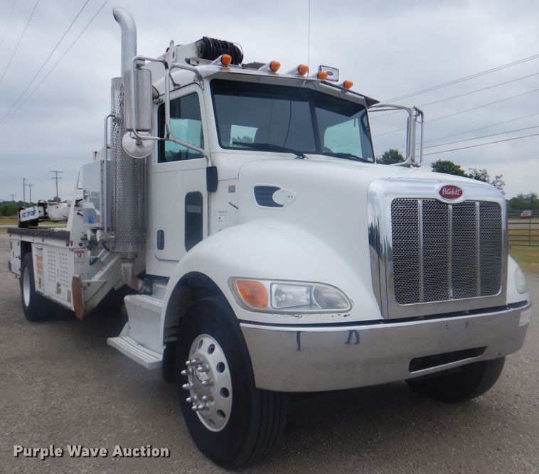 image for item GM9059 2012 Peterbilt 337  tire service truck