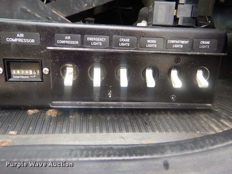 image for item GM9059 2012 Peterbilt 337  tire service truck