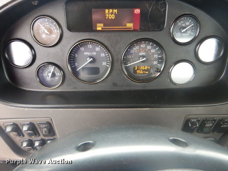 image for item GM9059 2012 Peterbilt 337  tire service truck