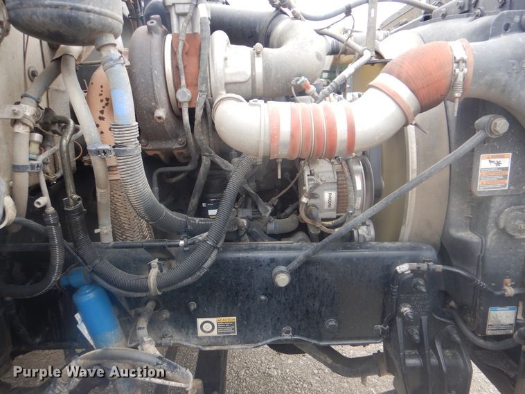 image for item GM9059 2012 Peterbilt 337  tire service truck