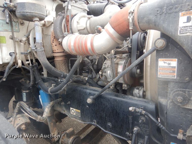 image for item GM9059 2012 Peterbilt 337  tire service truck