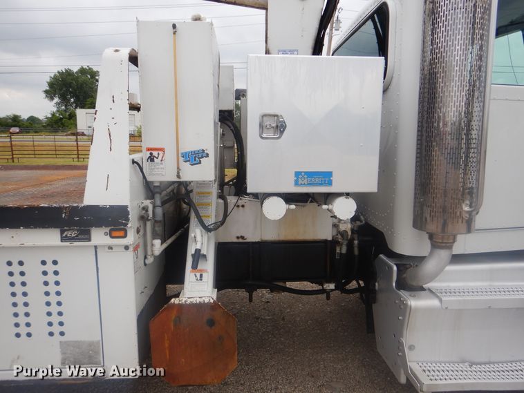 image for item GM9059 2012 Peterbilt 337  tire service truck