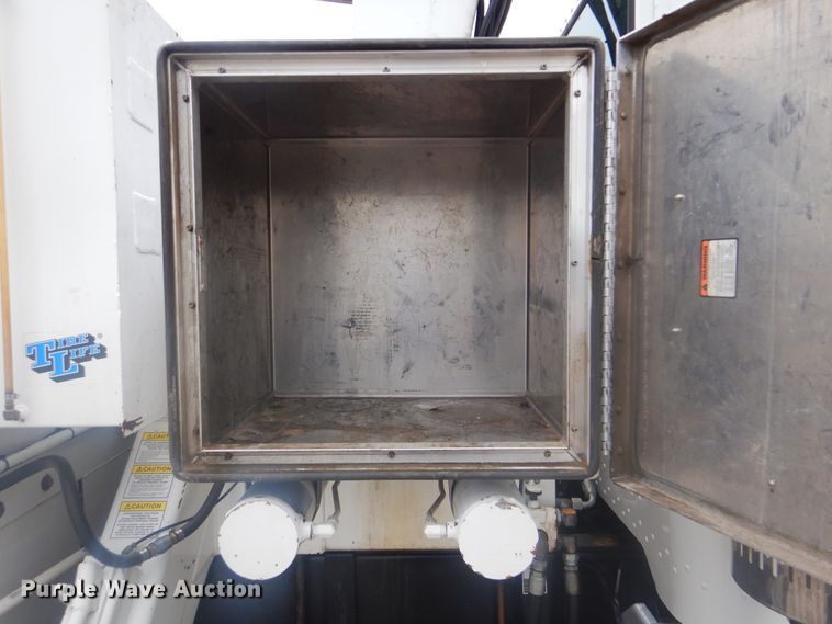 image for item GM9059 2012 Peterbilt 337  tire service truck