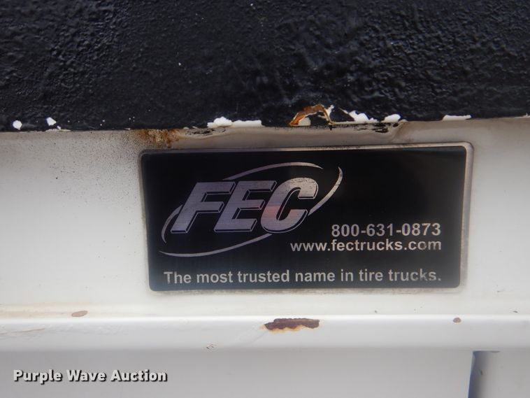 image for item GM9059 2012 Peterbilt 337  tire service truck