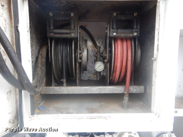 image for item GM9059 2012 Peterbilt 337  tire service truck