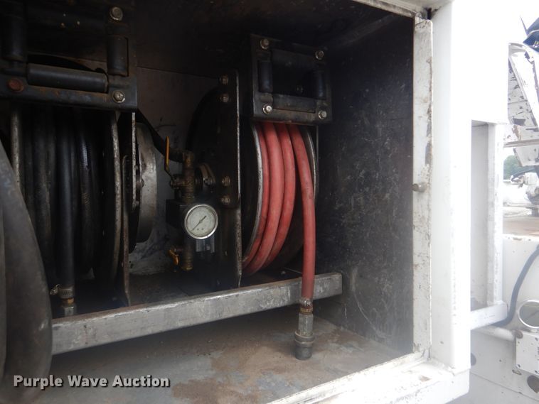 image for item GM9059 2012 Peterbilt 337  tire service truck