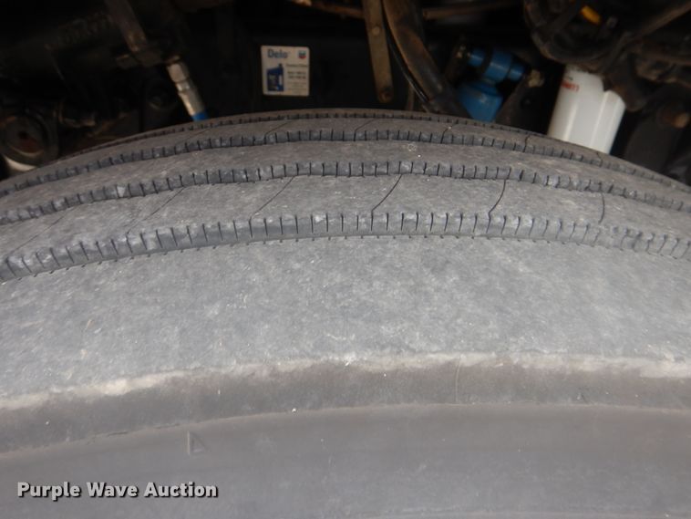 image for item GM9059 2012 Peterbilt 337  tire service truck