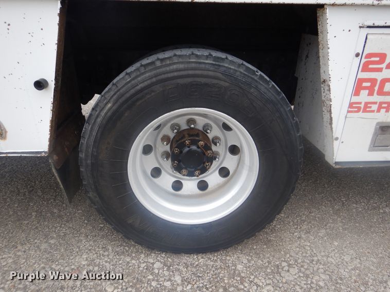 image for item GM9059 2012 Peterbilt 337  tire service truck