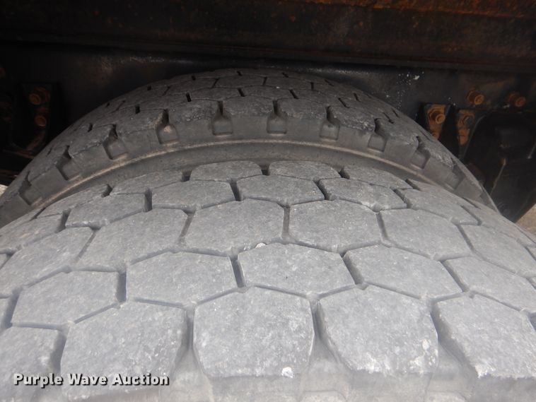 image for item GM9059 2012 Peterbilt 337  tire service truck