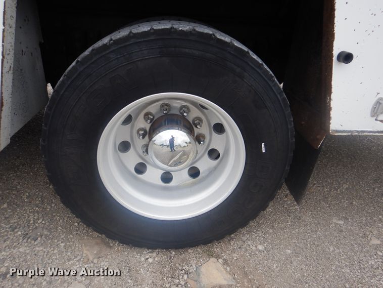 image for item GM9059 2012 Peterbilt 337  tire service truck