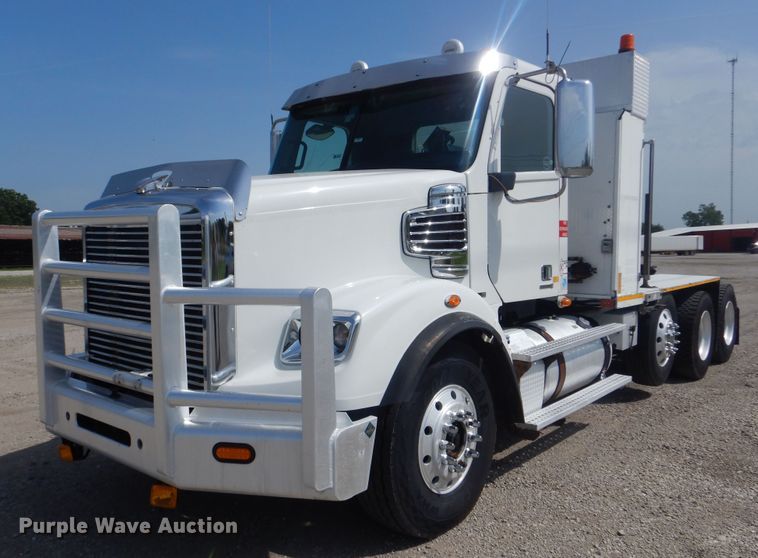 image for item GM9083 2012 Freightliner FS65  semi truck