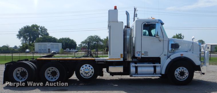 image for item GM9083 2012 Freightliner FS65  semi truck