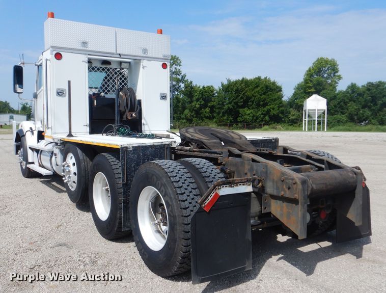 image for item GM9083 2012 Freightliner FS65  semi truck