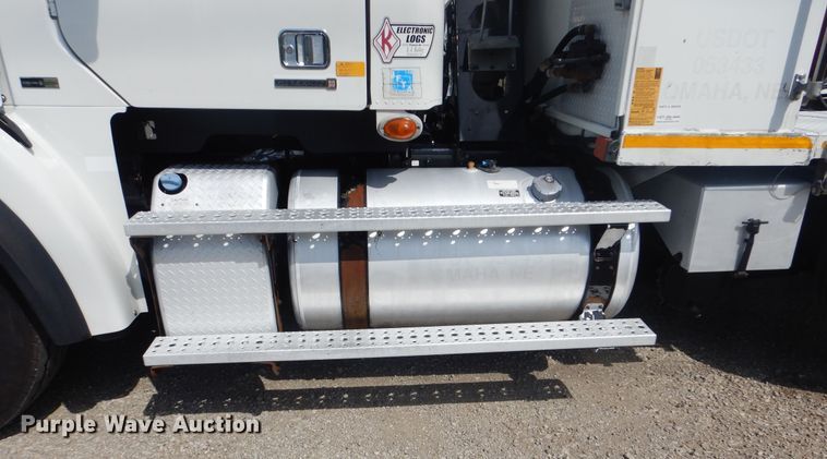 image for item GM9083 2012 Freightliner FS65  semi truck