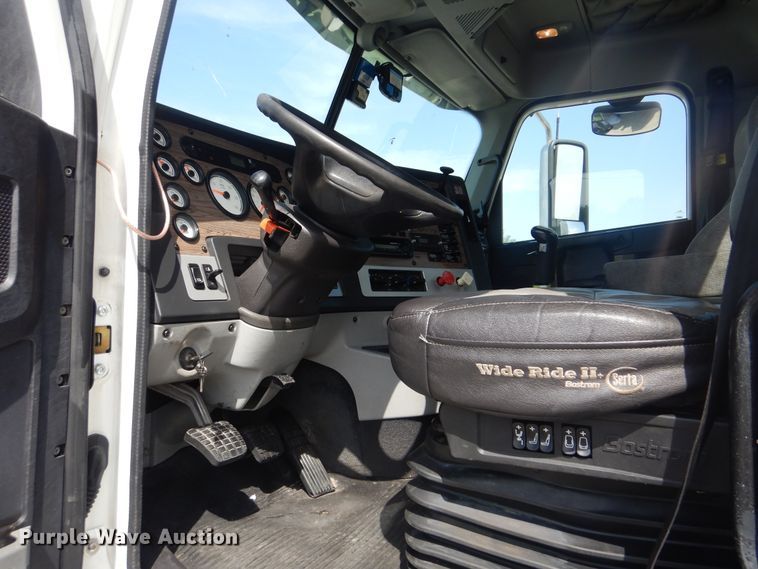image for item GM9083 2012 Freightliner FS65  semi truck