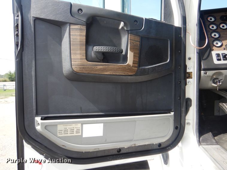 image for item GM9083 2012 Freightliner FS65  semi truck