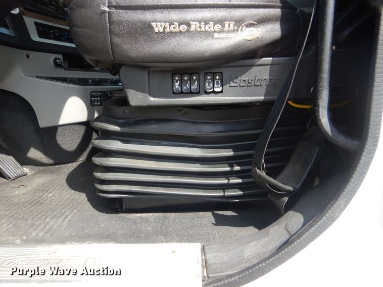 image for item GM9083 2012 Freightliner FS65  semi truck