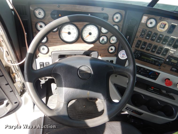 image for item GM9083 2012 Freightliner FS65  semi truck