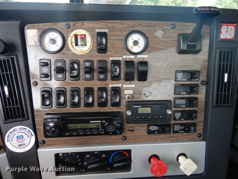 image for item GM9083 2012 Freightliner FS65  semi truck