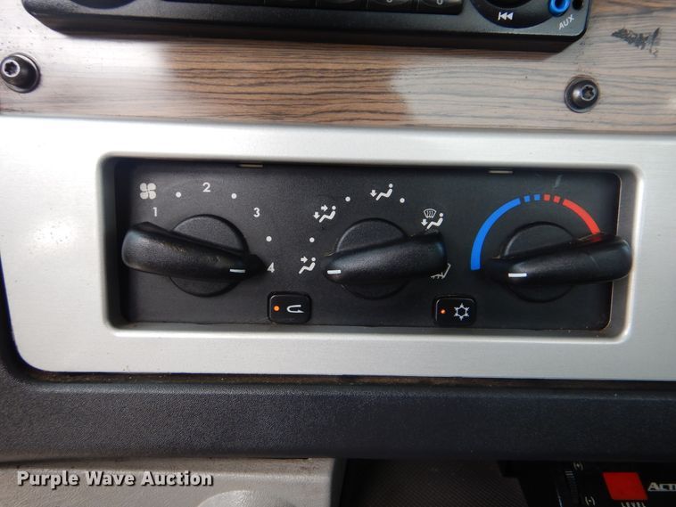 image for item GM9083 2012 Freightliner FS65  semi truck