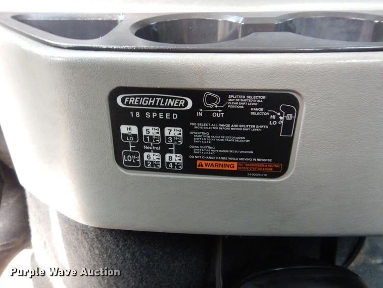 image for item GM9083 2012 Freightliner FS65  semi truck