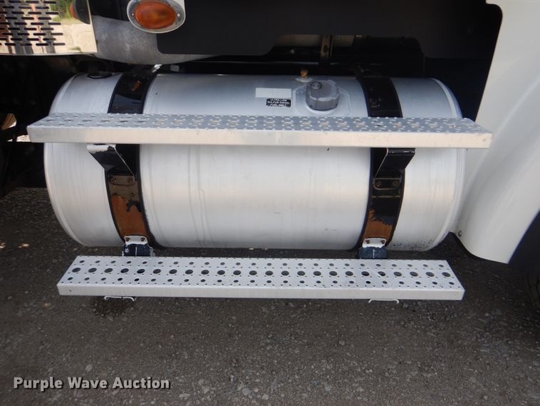 image for item GM9083 2012 Freightliner FS65  semi truck