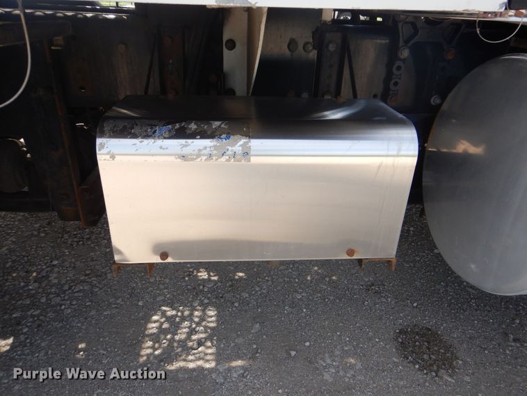 image for item GM9083 2012 Freightliner FS65  semi truck