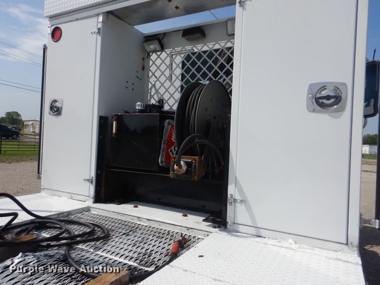 image for item GM9083 2012 Freightliner FS65  semi truck