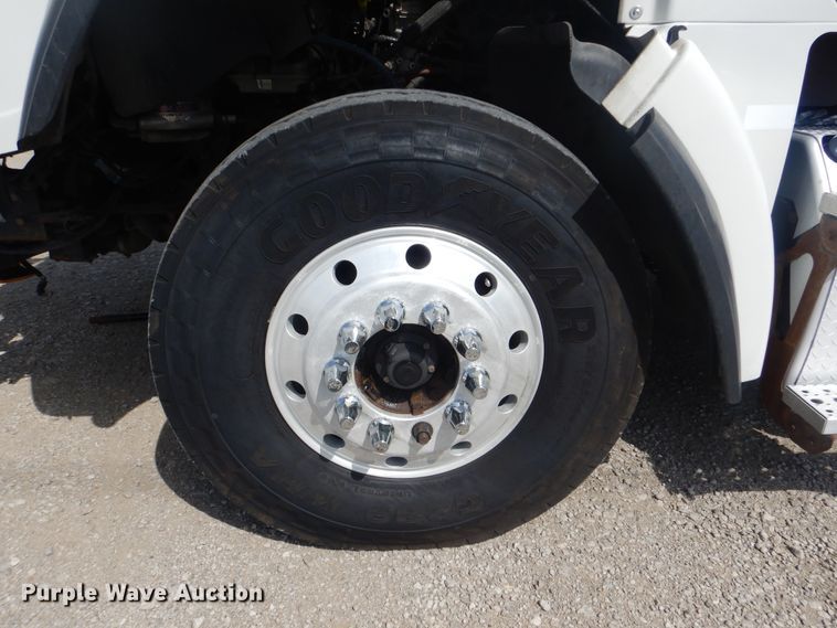 image for item GM9083 2012 Freightliner FS65  semi truck