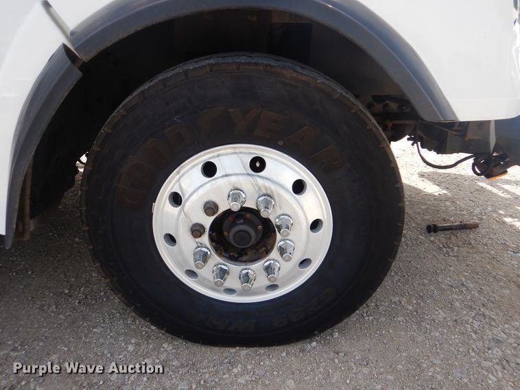 image for item GM9083 2012 Freightliner FS65  semi truck