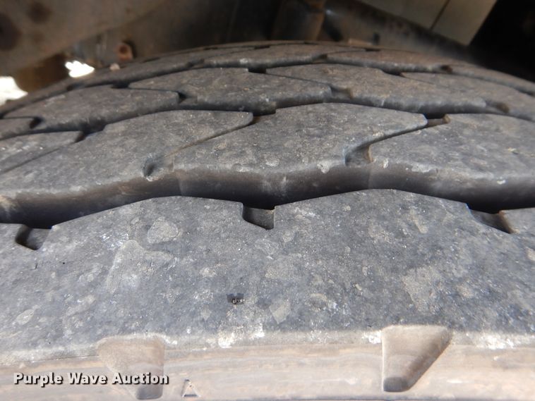 image for item GM9083 2012 Freightliner FS65  semi truck