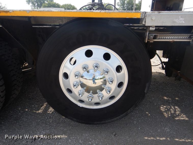 image for item GM9083 2012 Freightliner FS65  semi truck