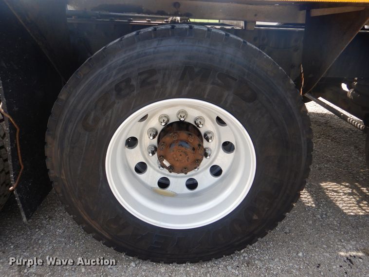 image for item GM9083 2012 Freightliner FS65  semi truck